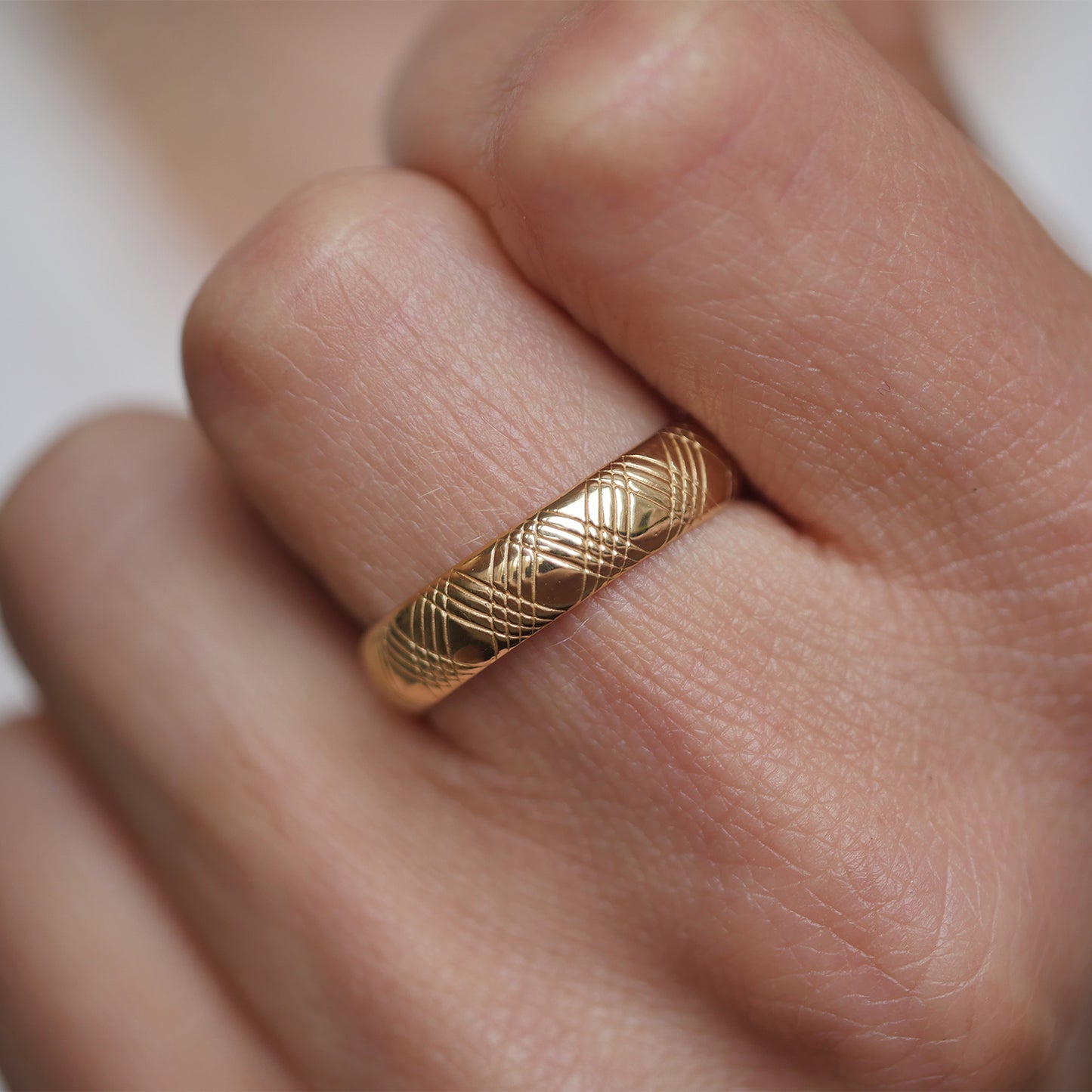Wide Crosshatch Band
