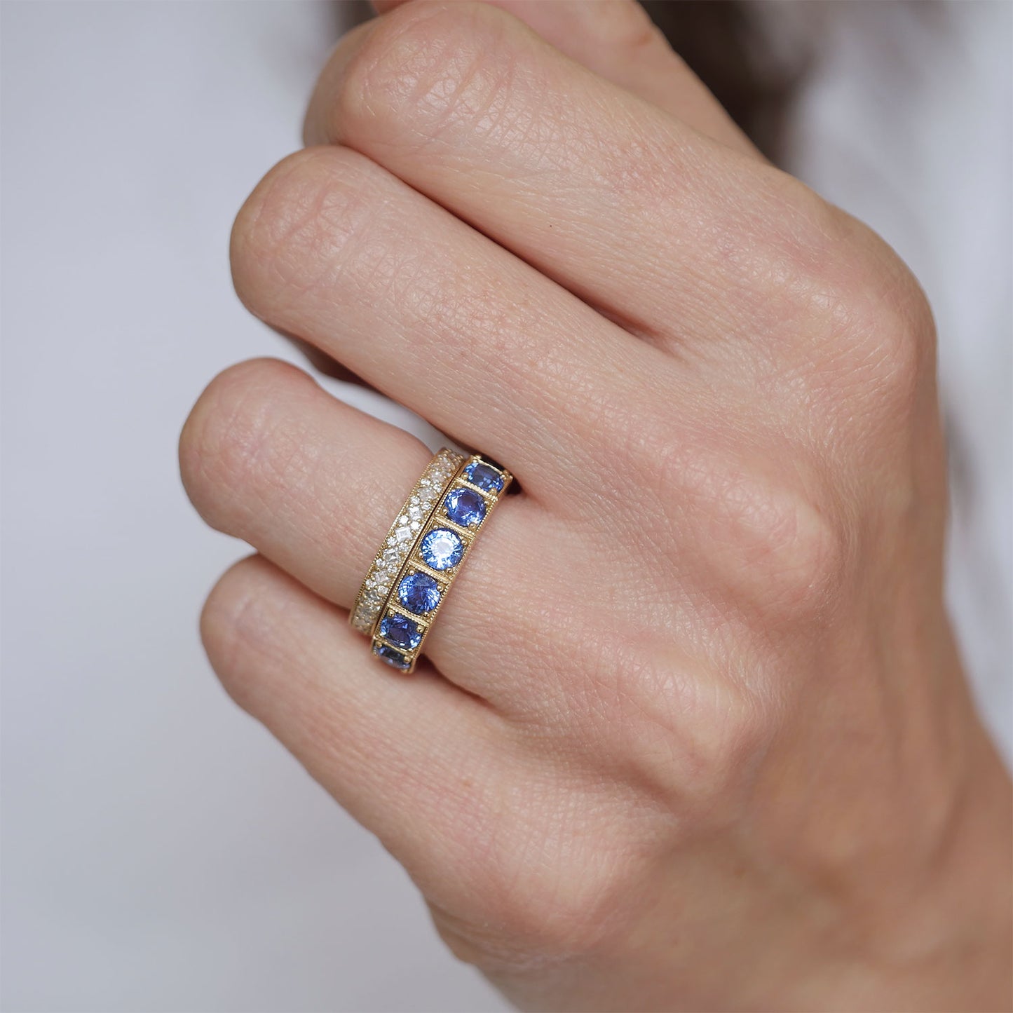 Luxe 5mm Cornflower Blue Sapphire Notched Deco Band