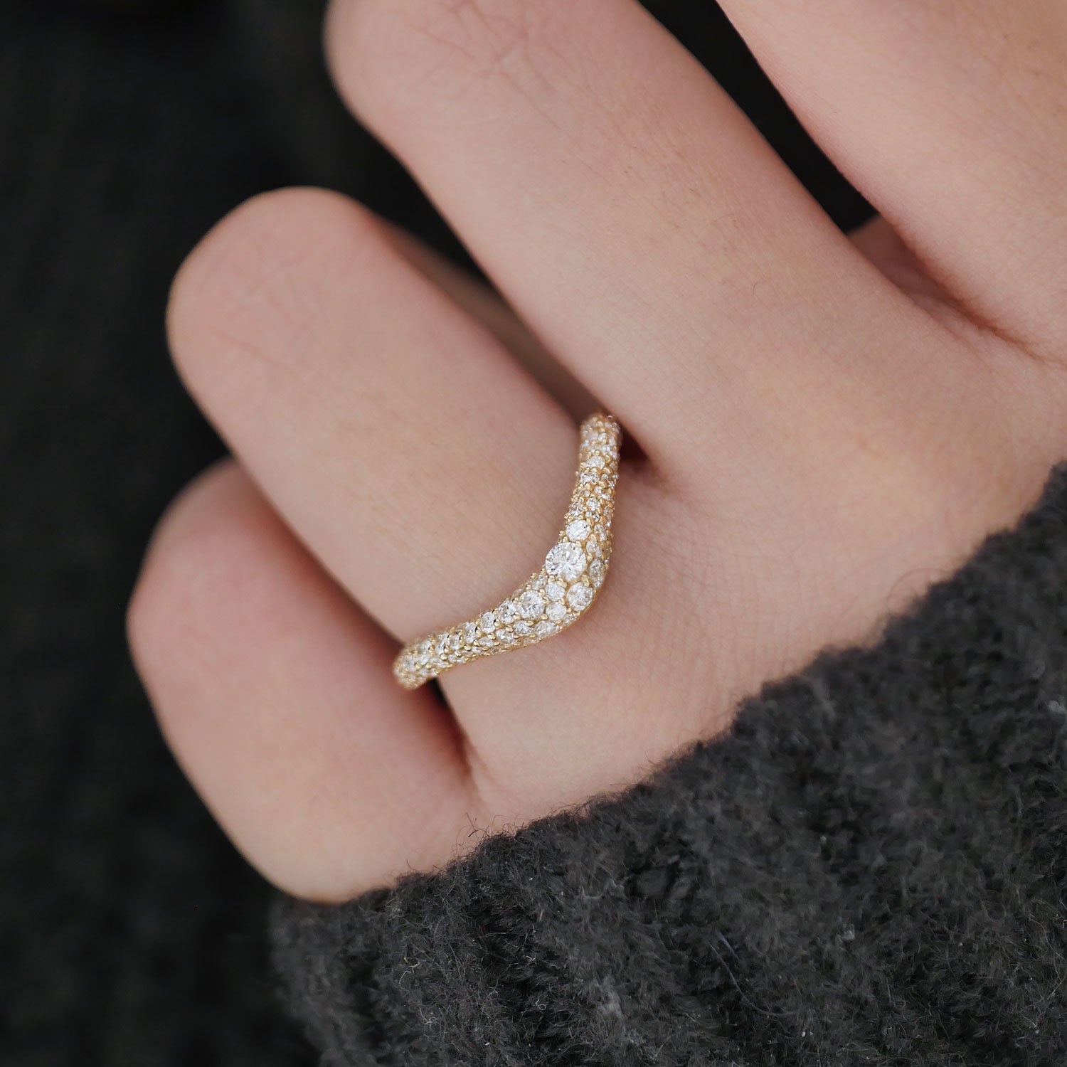 Cobblestone Diamond Mosaic Contour Band